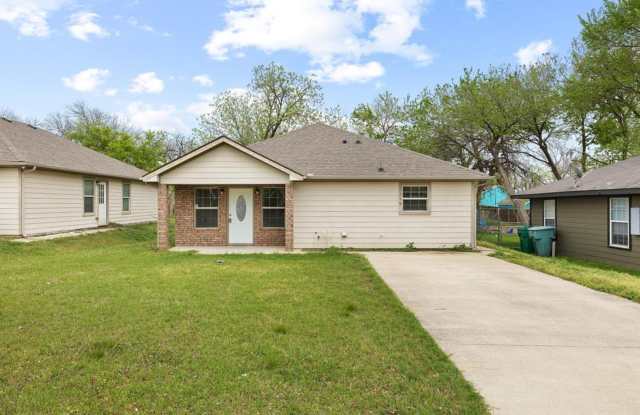 Step into comfort and modern convenience with this charming 3-bedroom, 2-bathroom home in Sherman, Texas. Gallery 3