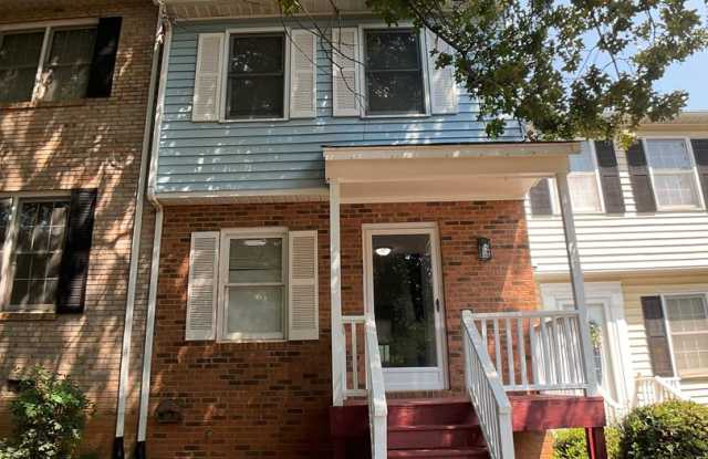 Beautifully Renovated 3 Bedroom Durham Townhome! Gallery 1