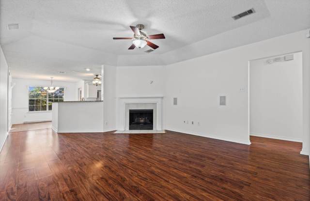 Three Bedroom in West Mobile Gallery 3