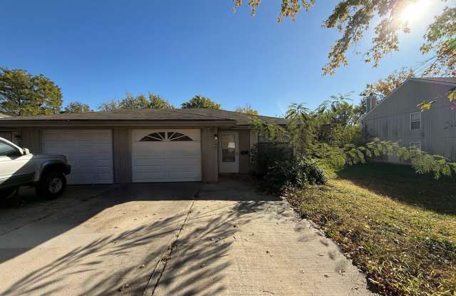 2BR 1BA Duplex w/ Garage and Shared Yard in Blue Springs photos photos