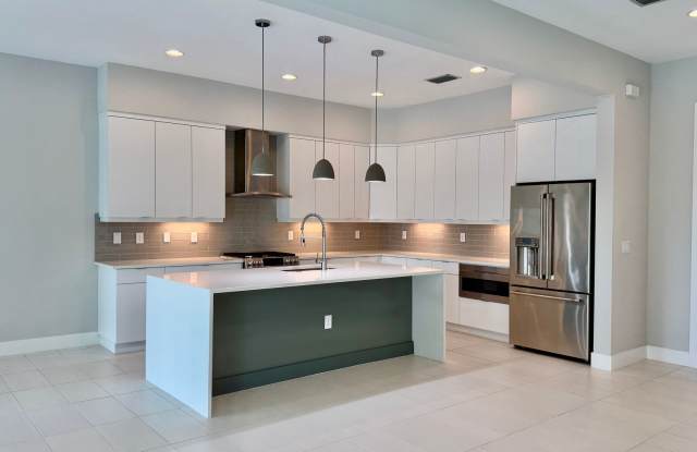 Rare Lakefront Pool Home in Exclusive Gated Sandhill Lake – Resort-Style Living Awaits Gallery 4