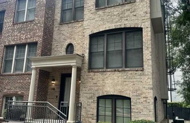 726 Cosmopolitan Drive NE photos photos