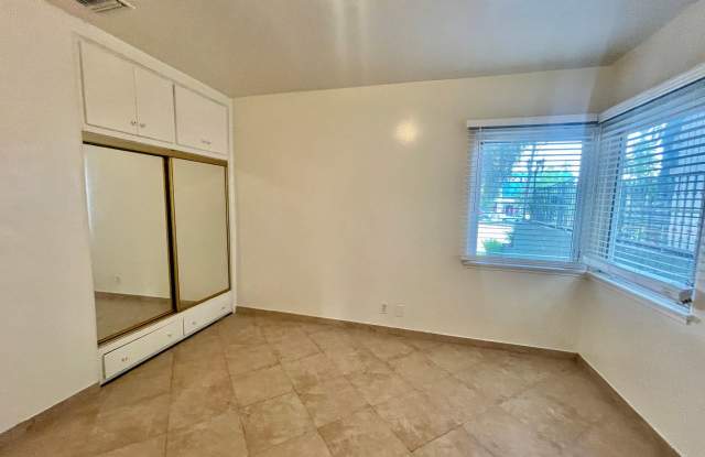 Bright  Spacious Unit in the Heart of Burbank – Utilities Included! photos photos