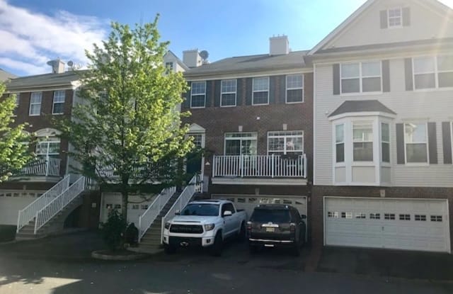 8 DEMPSEY CT - 8 Dempsey Court, Jersey City, NJ 07305