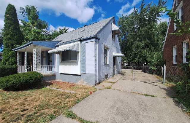 Brick Bungalow with 3 bed and 2 baths Gallery 3