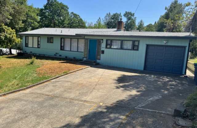 Beautiful West Redding Home with $200 Move in Special! photos photos