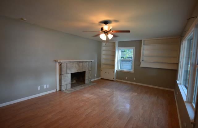 Cute 3 bedroom 1 bath across street from Mercy Gallery 3