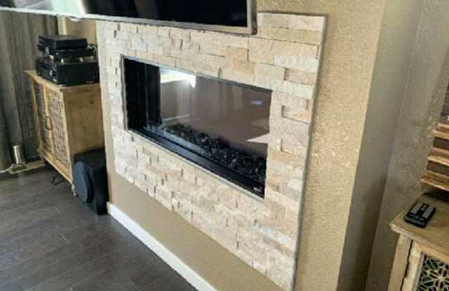 4114 Elegant St Gallery 4