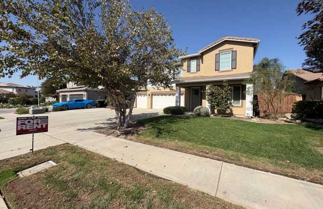 Two Story Home located in the Foxwood Estates Rent Ready! Gallery 3