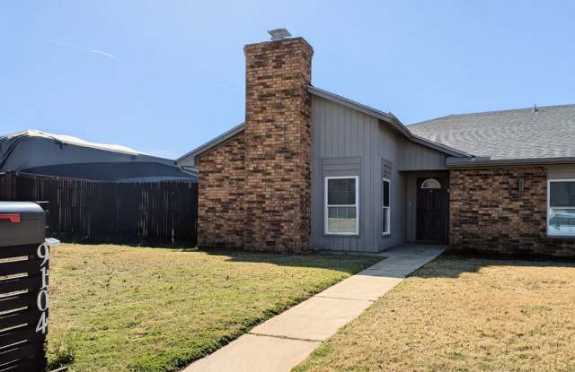 Spacious Home Near Tinker AFB with Storm Shelter & Wood Privacy Fence! photos photos