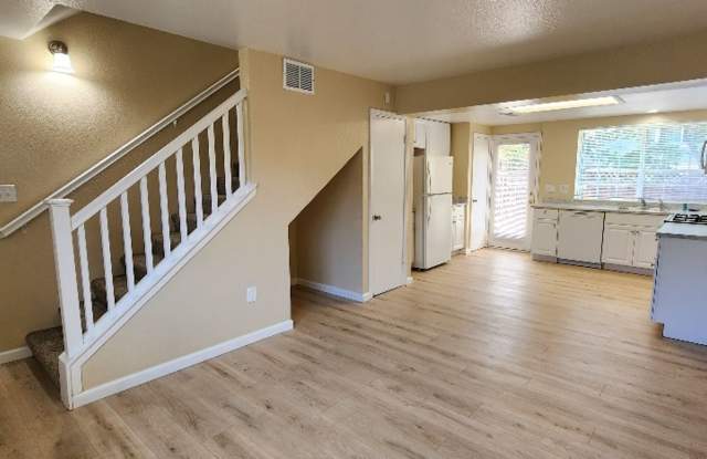 Nice Condo 2 Bedroom 1 Bath Off Street Parking in Great Area Valljeo photos photos