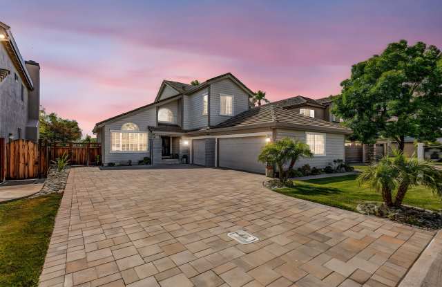 FANTASTIC UPDATED BEAUTY IN THE GATED GOLF COURSE COMMUNITY!!! photos photos