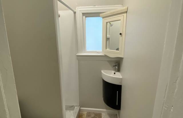 615 West White Street - 2 photos photos