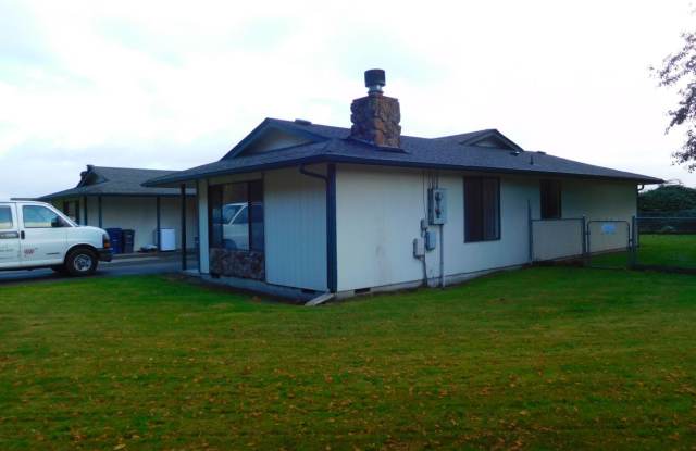 2 Bed, 1 Bath Duplex with Garage and Backyard photos photos