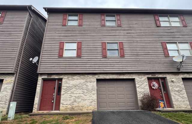 3 Bedroom, 2.5 bath Close to WVUH/Med Center Area - Available June 4th, 2026 photos photos