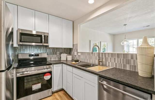 Charming 3BR Townhome in Englewood photos photos