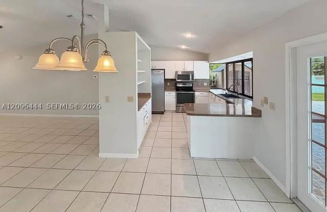 2302 SW Fern cir Gallery 3