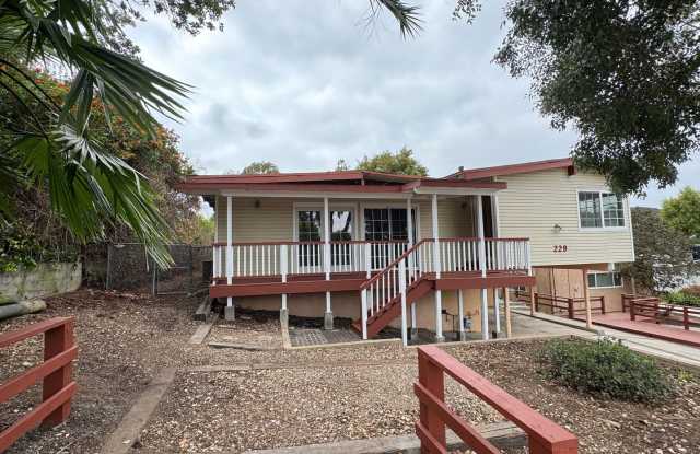 Rural 3 bedroom home in Newbury Park Gallery 1