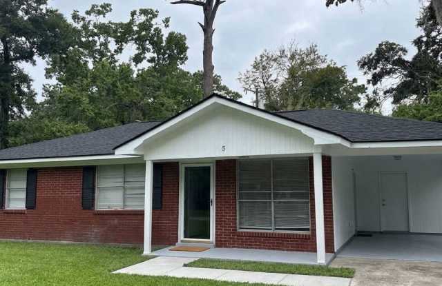 Charming 3-bed, 1-bath brick home in Brookview/Skidaway Terrace/Parkview Gallery 3