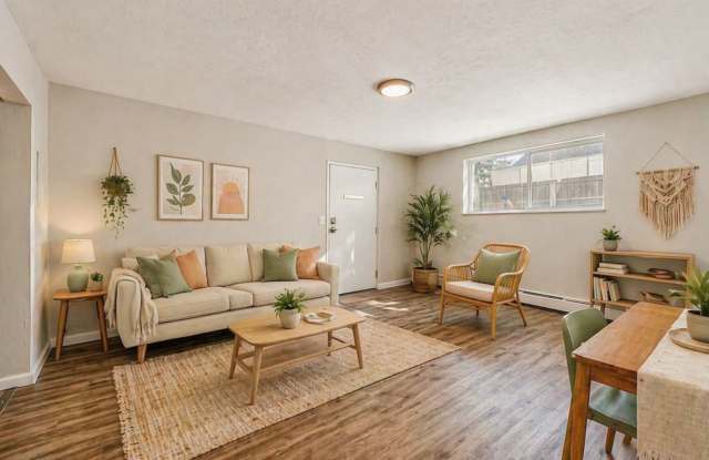 1422 Macon / 1421 Moline photos photos