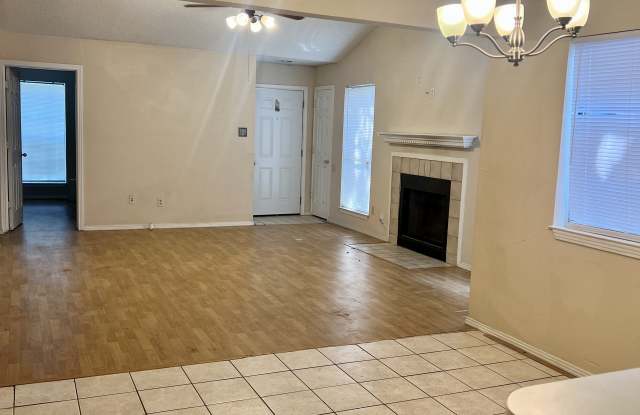 1123 Rimcrest Dr Gallery 2