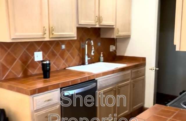 10207 N 8th Pl Unit A Gallery 4