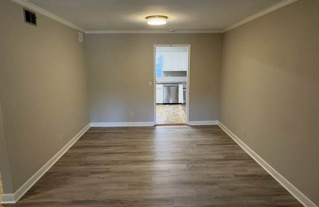 126 Jefferson Place Gallery 4