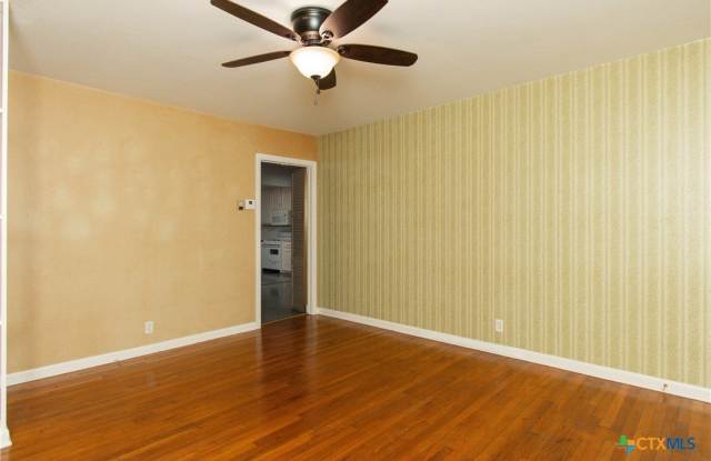 4510 Russell Drive Gallery 3