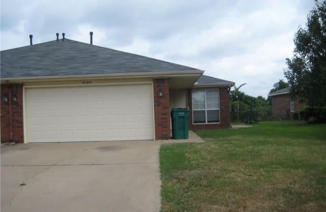 2105  W Roselawn  ST - 2105 West Roselawn Street, Rogers, AR 72756