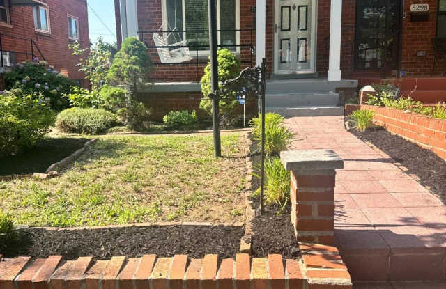 5296 CHILLUM Place NE Gallery 2