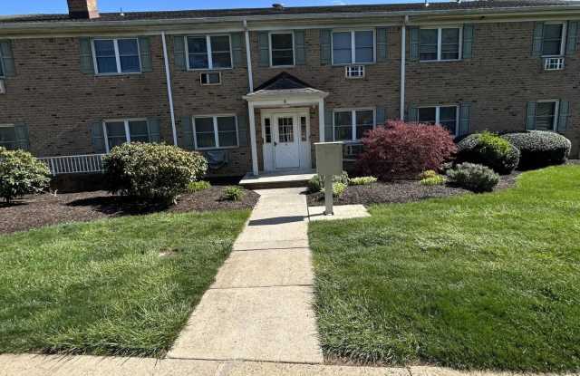 4 Windsor Terrace - 4 Windsor Terrace, West Freehold, NJ 07728