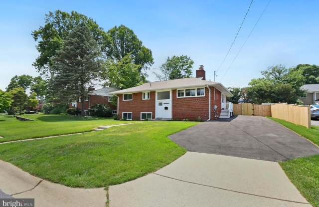 10228 FARNHAM DR Gallery 3