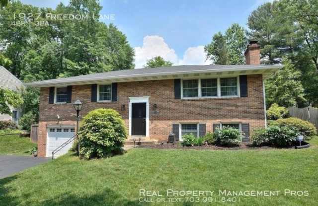 1927 Freedom Lane - 1927 Freedom Lane, McLean, VA 22043