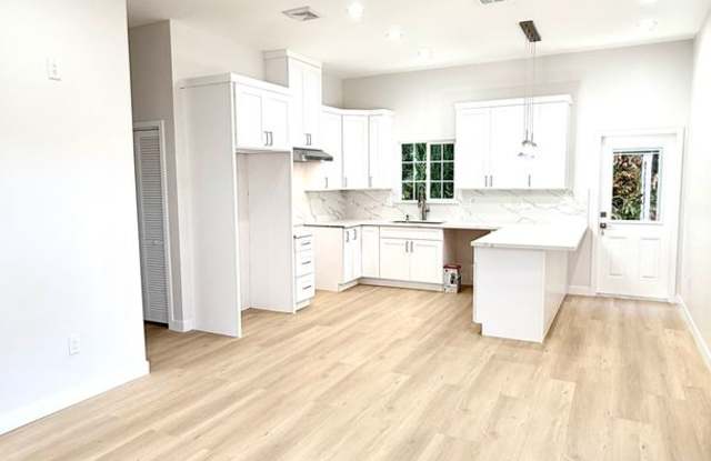 Stylish & Private Move-In Ready ADU in the Heart of Fountain Valley Gallery 1