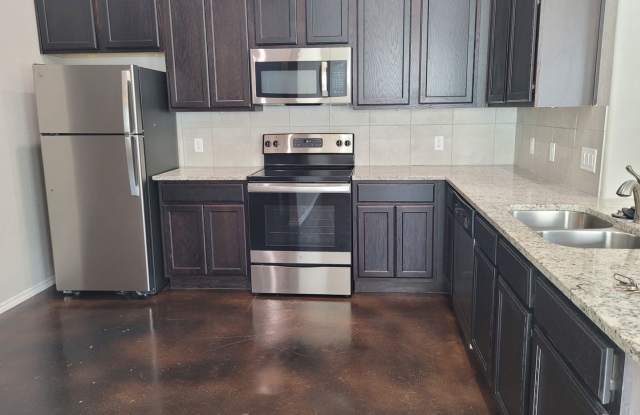 3/2 Duplex in Seguin Gallery 4