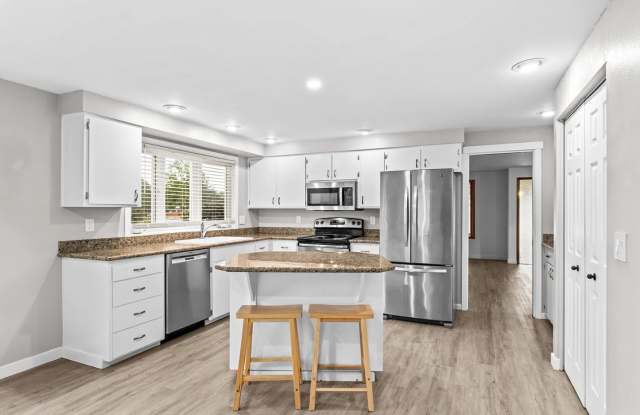 4BD, 2.5BA Home located in the desirable Churchill Neighborhood! - 3798 Kevington Avenue, Eugene, OR 97405