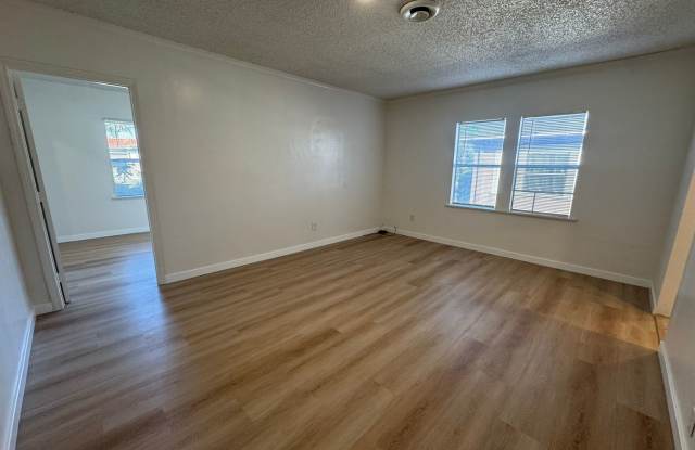 Charming 1 Bed / 1 Bath Near Alamitos Beach Gallery 4