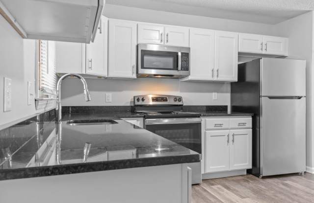 Charming 2 Bedroom Apartment - 28 Coats Circle, Benson, NC 27504 Charming 2 Bedroom Apartment - 28 Coats Circle, Benson, NC 27504