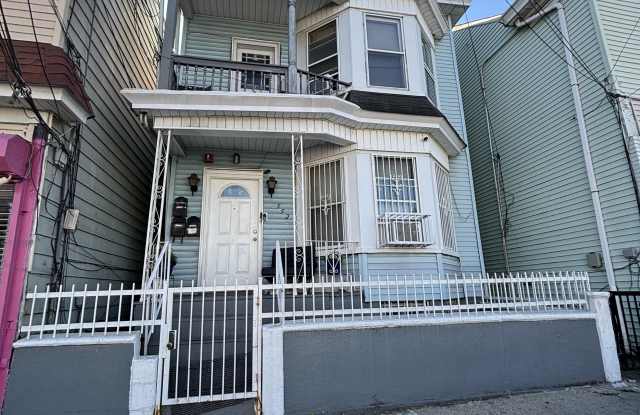 552 River St photos photos