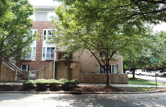 Beautiful Condo located in The Reinassance Community! Gallery 1