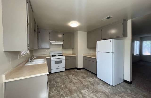 Anderson 3 Bedroom Home in Cascade Neighborhood with fenced yard Gallery 3