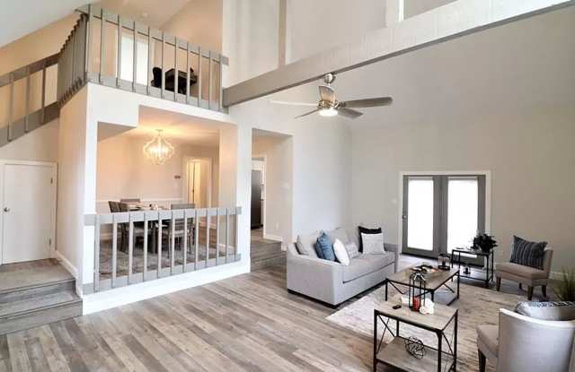 5733 Waterwood ~ Waters Edge Gallery 3