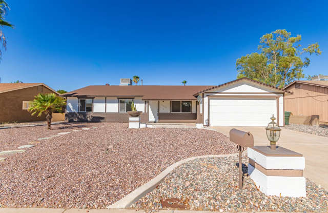 Beautiful 3 bed 2 bath home with desert oasis in backyard! photos photos