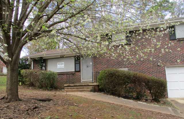 2344 Tiffany Circle Gallery 2