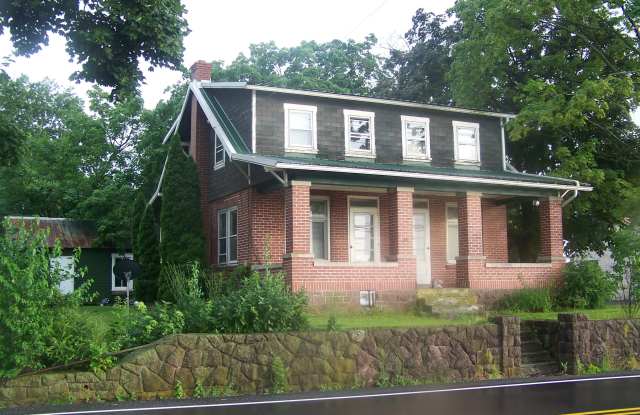 132 E Maple Grove Rd - 132 East Maple Grove Road, Bowmansville, PA 17555