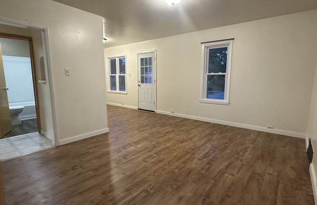 912 East Lincoln Avenue Gallery 3