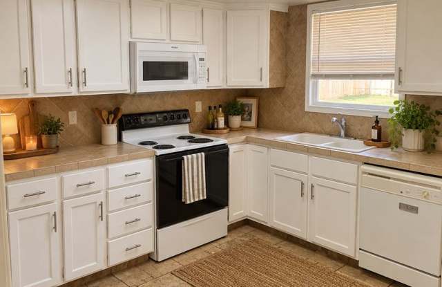 4 Bedroom close to the Village in Meridian Gallery 3