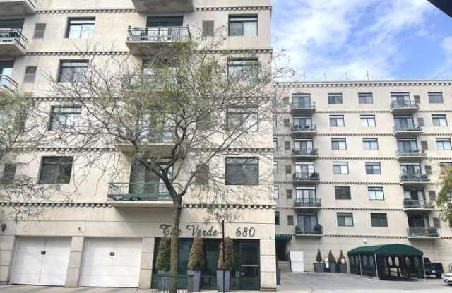 680 N Green St photos photos