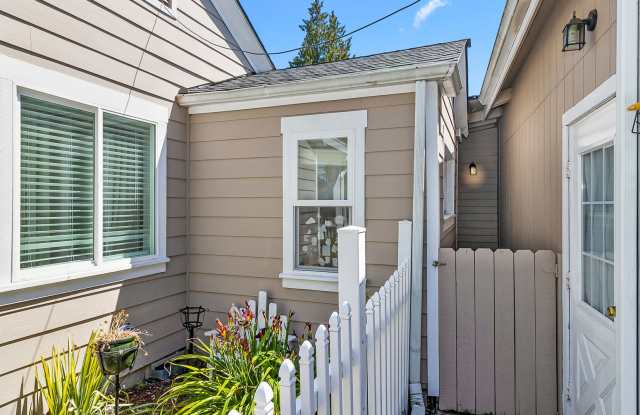 Everett 1 bedroom 3/4 bath detached unit Gallery 3