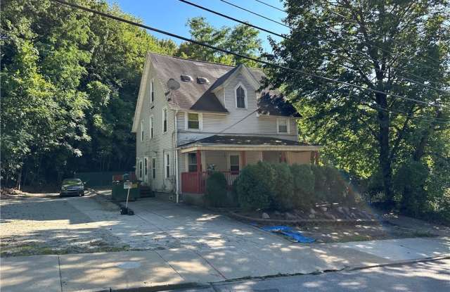 144 W Tallmadge Avenue - 144 West Tallmadge Avenue, Akron, OH 44310